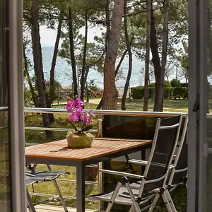 https://denis-apartment-vir.hotelinzadar.com